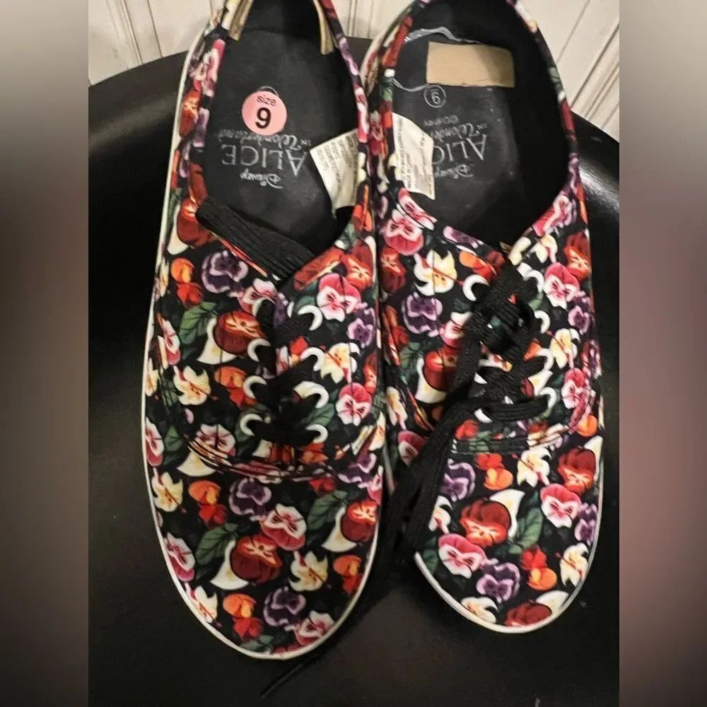 Alice in Wonderland Pansy Print Sneaker - Disney Target RARE Womens 9